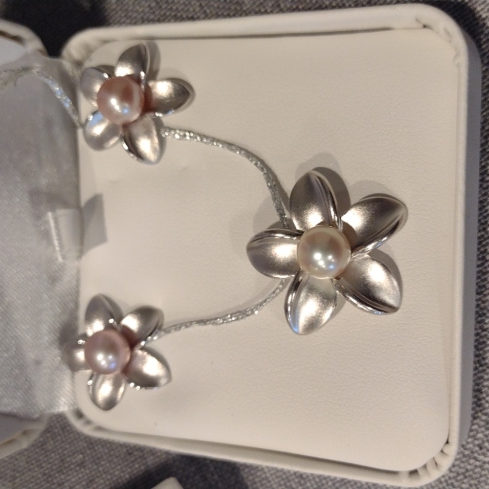 Earring and pendant set